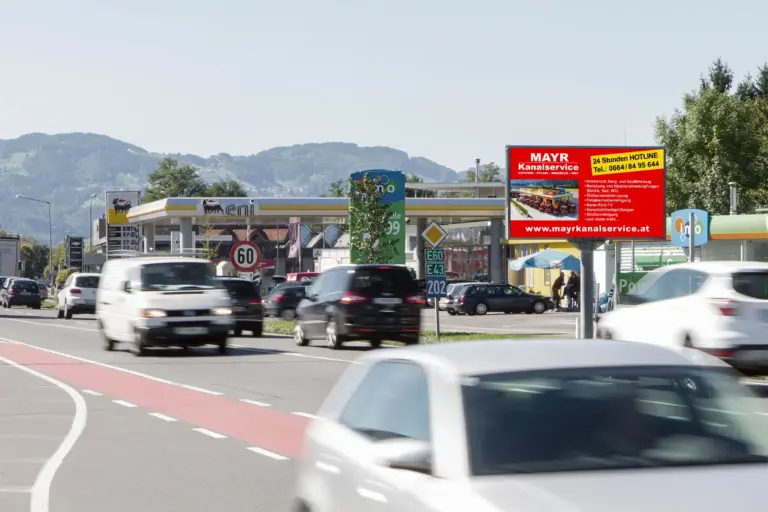 LED-Video-Wall | Hard-Rheinstraße Mediaweb Tirol | Digitale Out-of-Home-Werbung (DOOH)