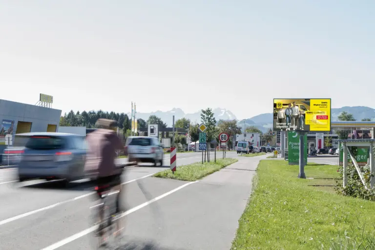 LED-Video-Wall | Hard-Rheinstraße Mediaweb Tirol | Digitale Out-of-Home-Werbung (DOOH)
