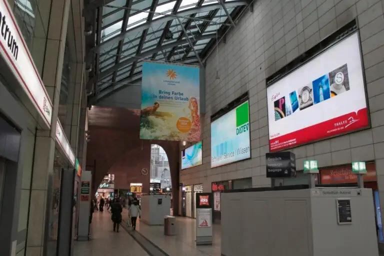 Köln Hauptbahnhof | Big Banner & Backlight Mediaweb Tirol Mediaweb Tirol