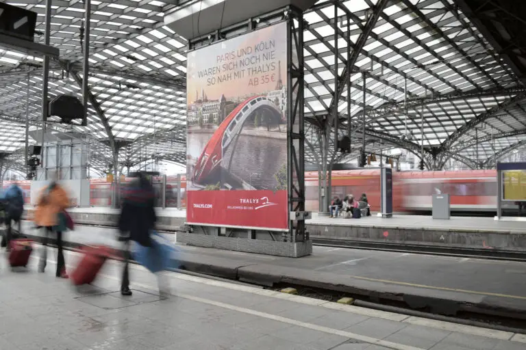 Köln Hauptbahnhof | Big Banner Mediaweb Tirol