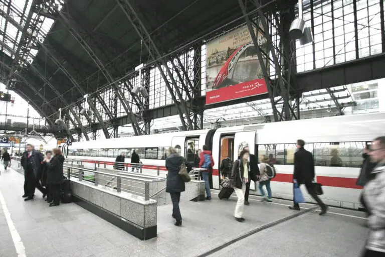 Köln Hauptbahnhof | Big Banner Mediaweb Tirol