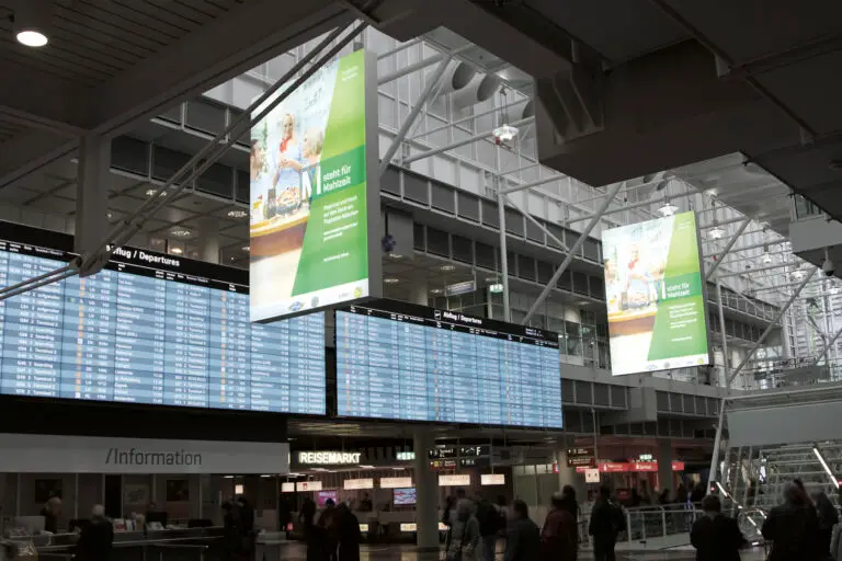 München Flughafen | Luftraum-Leuchtkasten Mediaweb Tirol