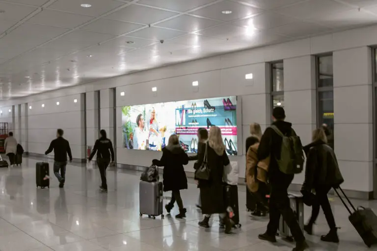 München Flughafen | Leuchtkasten Mediaweb Tirol