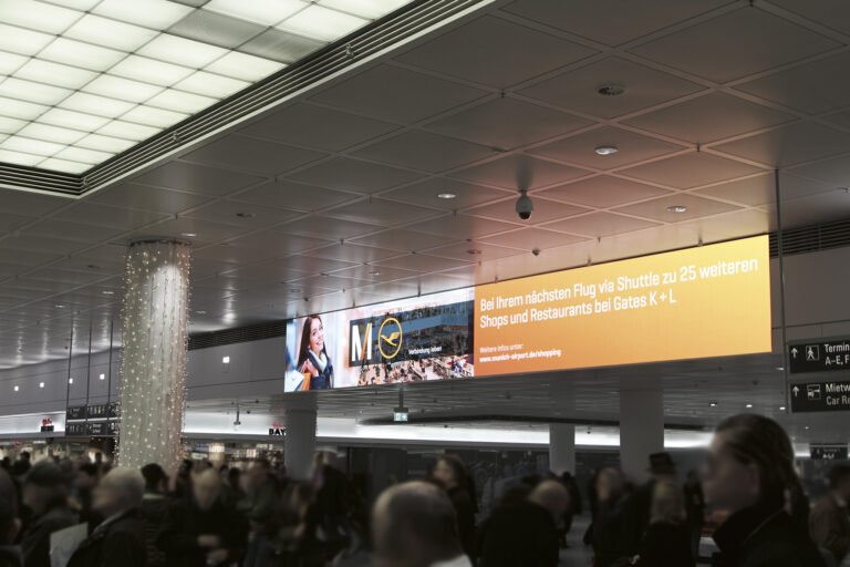 München Flughafen | Leuchtkasten Mediaweb Tirol