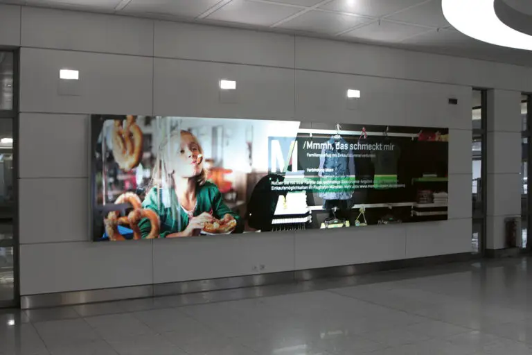 München Flughafen | Leuchtkasten Mediaweb Tirol