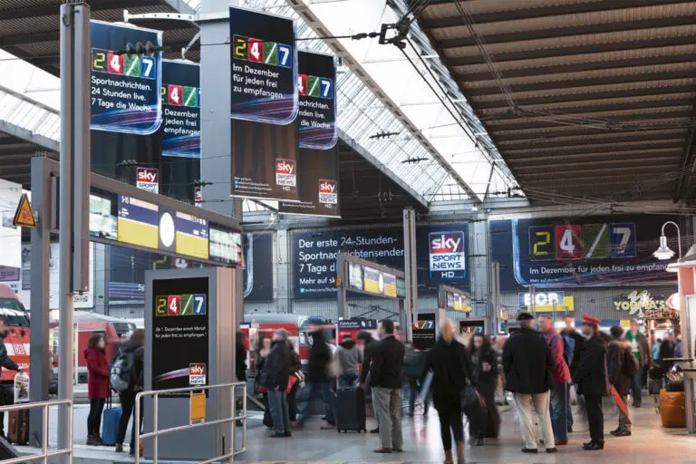 München Hauptbahnhof | Station-Video & Big Banner Mediaweb Tirol