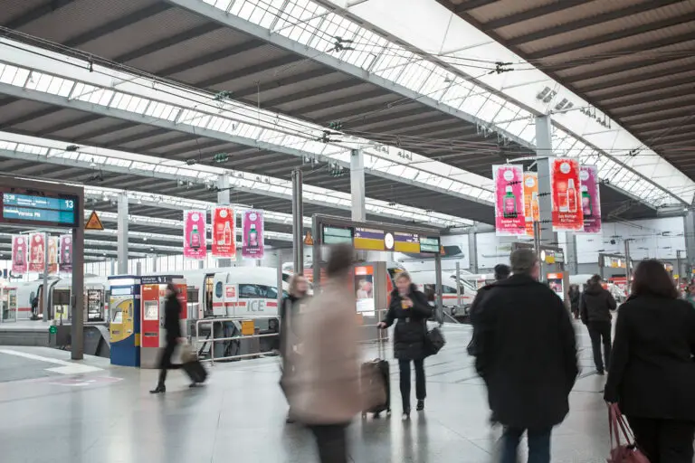 München Hauptbahnhof | Station-Video & Big Banner Mediaweb Tirol