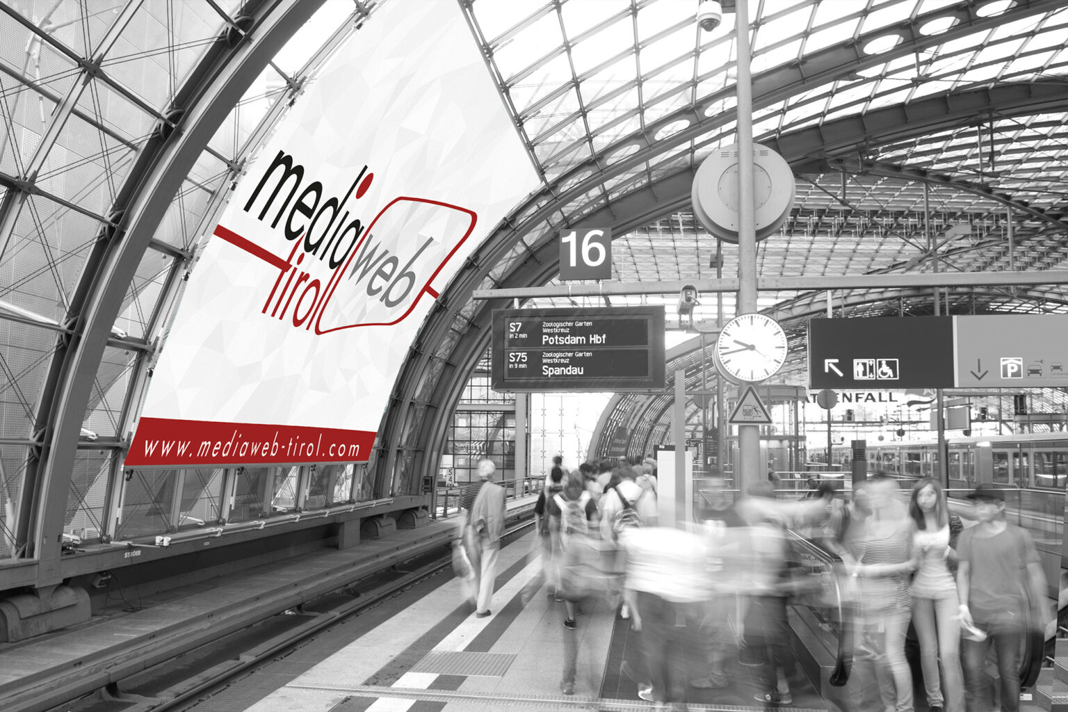 Berlin Hauptbahnhof | Big Banner Mediaweb Tirol
